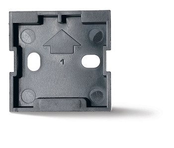 01101 Адаптер для монтажа на панель для 11 серии.